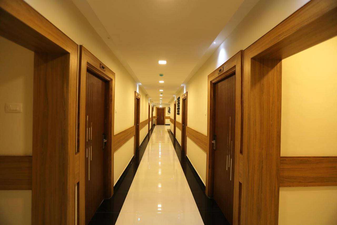 Mehar Inn Hotel Карайкуди Экстерьер фото