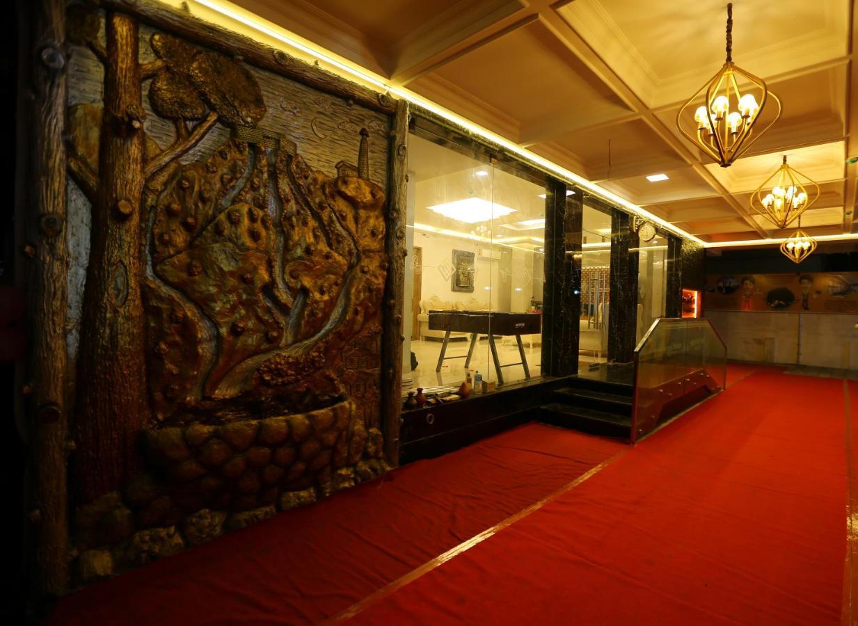 Mehar Inn Hotel Карайкуди Экстерьер фото