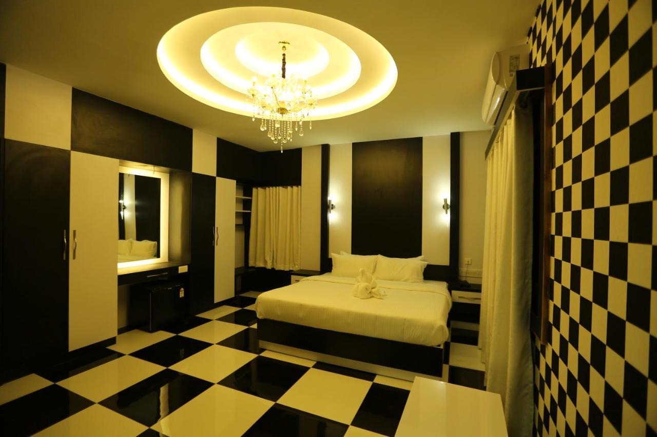Mehar Inn Hotel Карайкуди Экстерьер фото