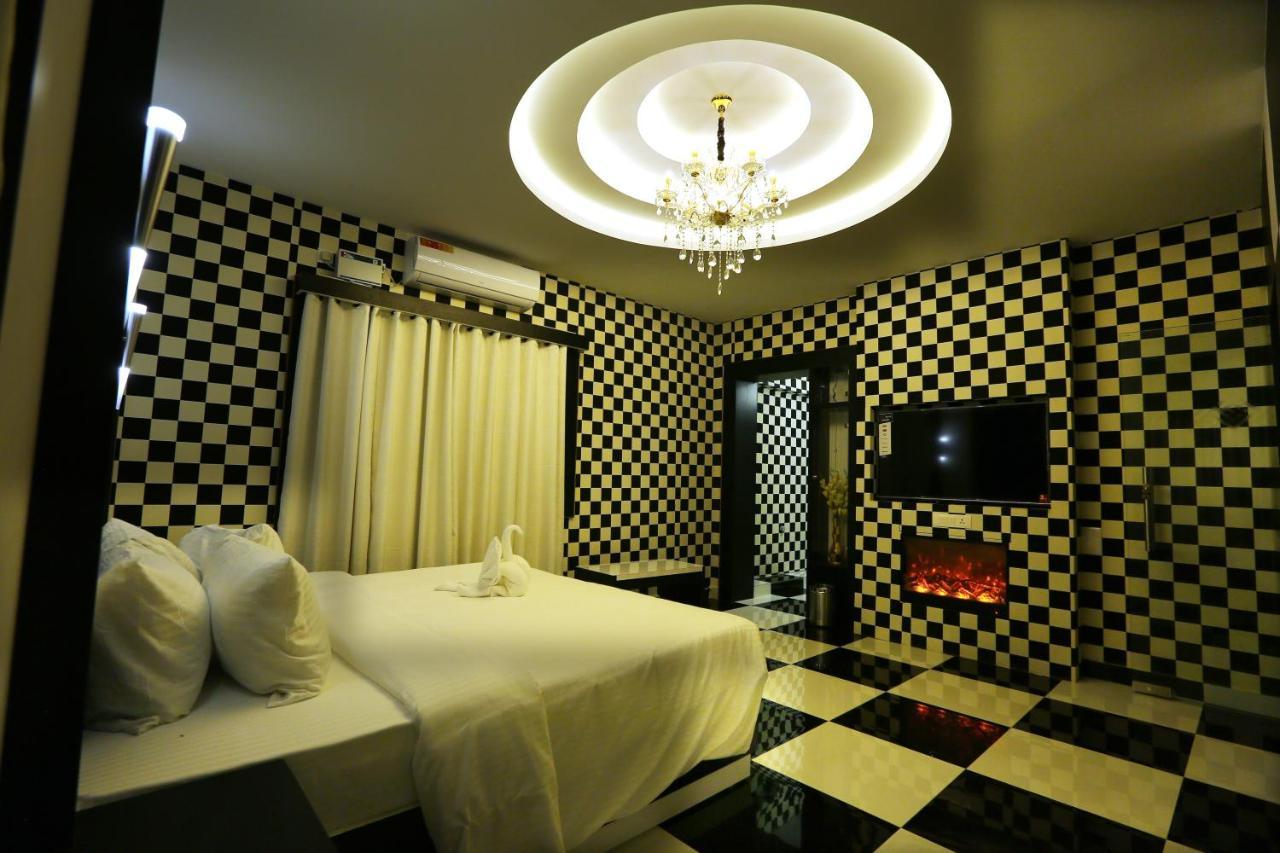 Mehar Inn Hotel Карайкуди Экстерьер фото