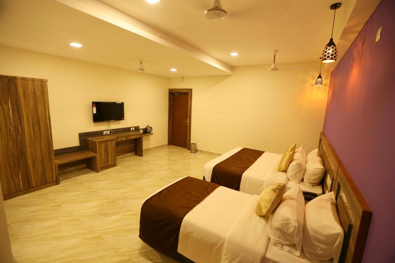 Mehar Inn Hotel Карайкуди Экстерьер фото