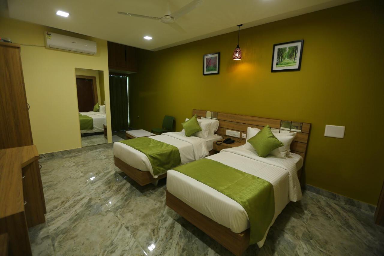 Mehar Inn Hotel Карайкуди Экстерьер фото